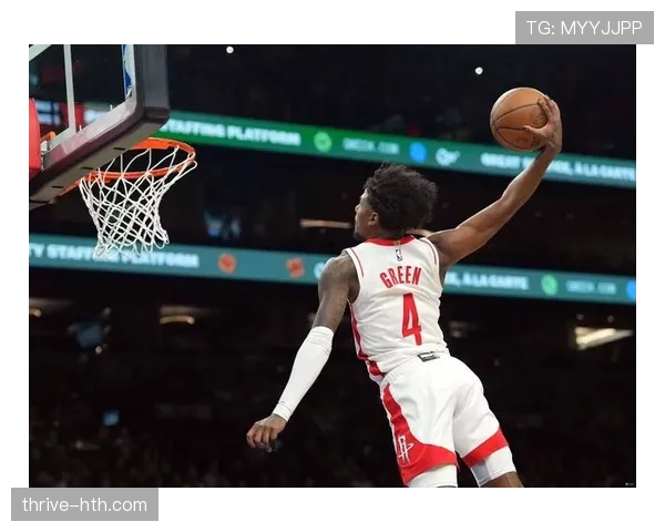 布鲁克·洛佩斯内线挡拆效率提升 拉开防守空间助球队得分爆发